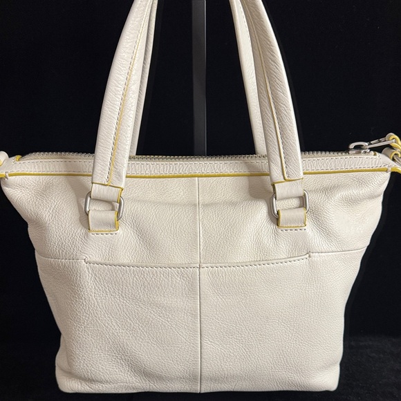 Fossil Soft Leather Cream Shoulder Bag - Picture 4 of 8